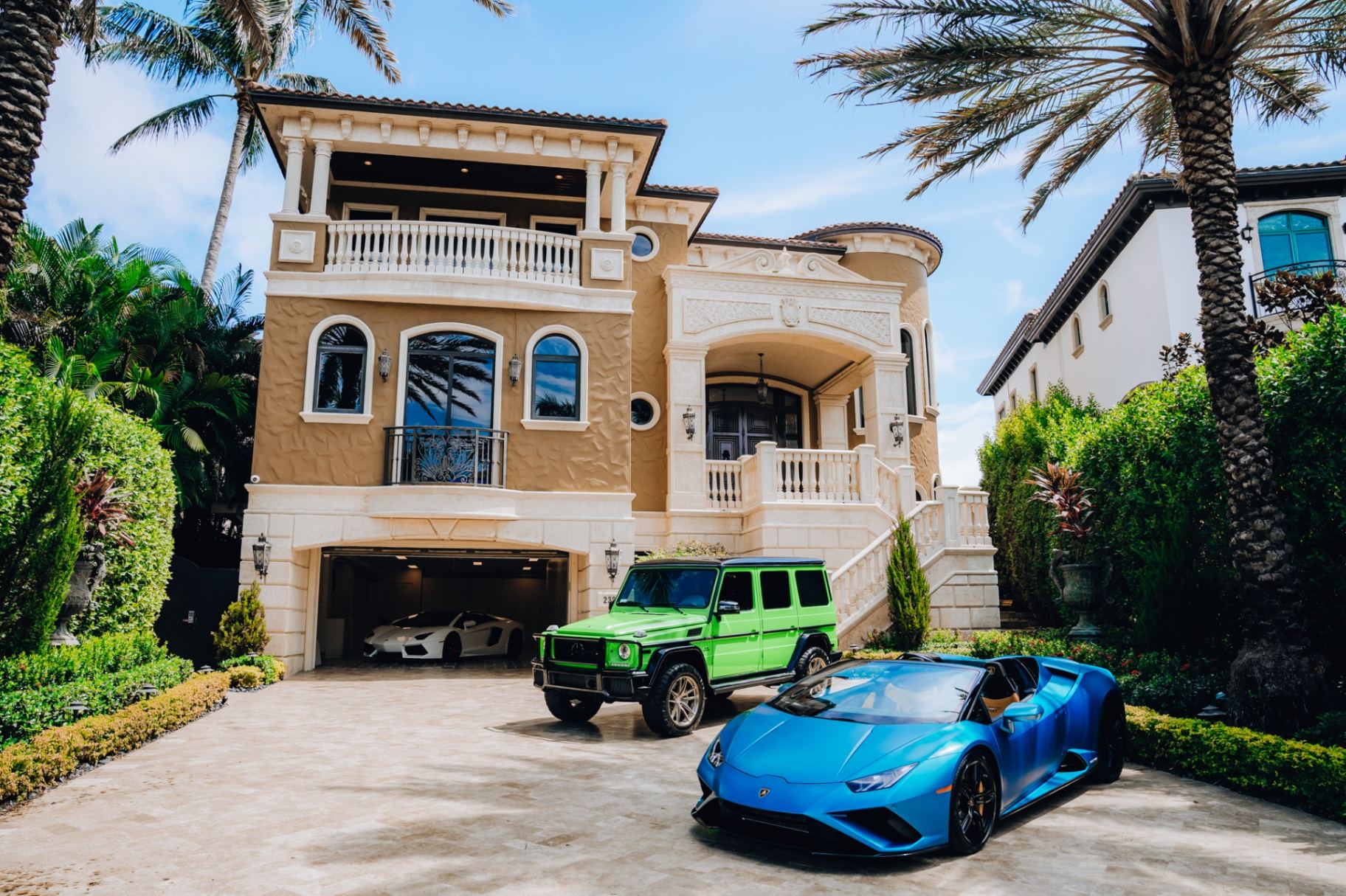 Lamborghini Huracán & G-Wagon — Miami estate