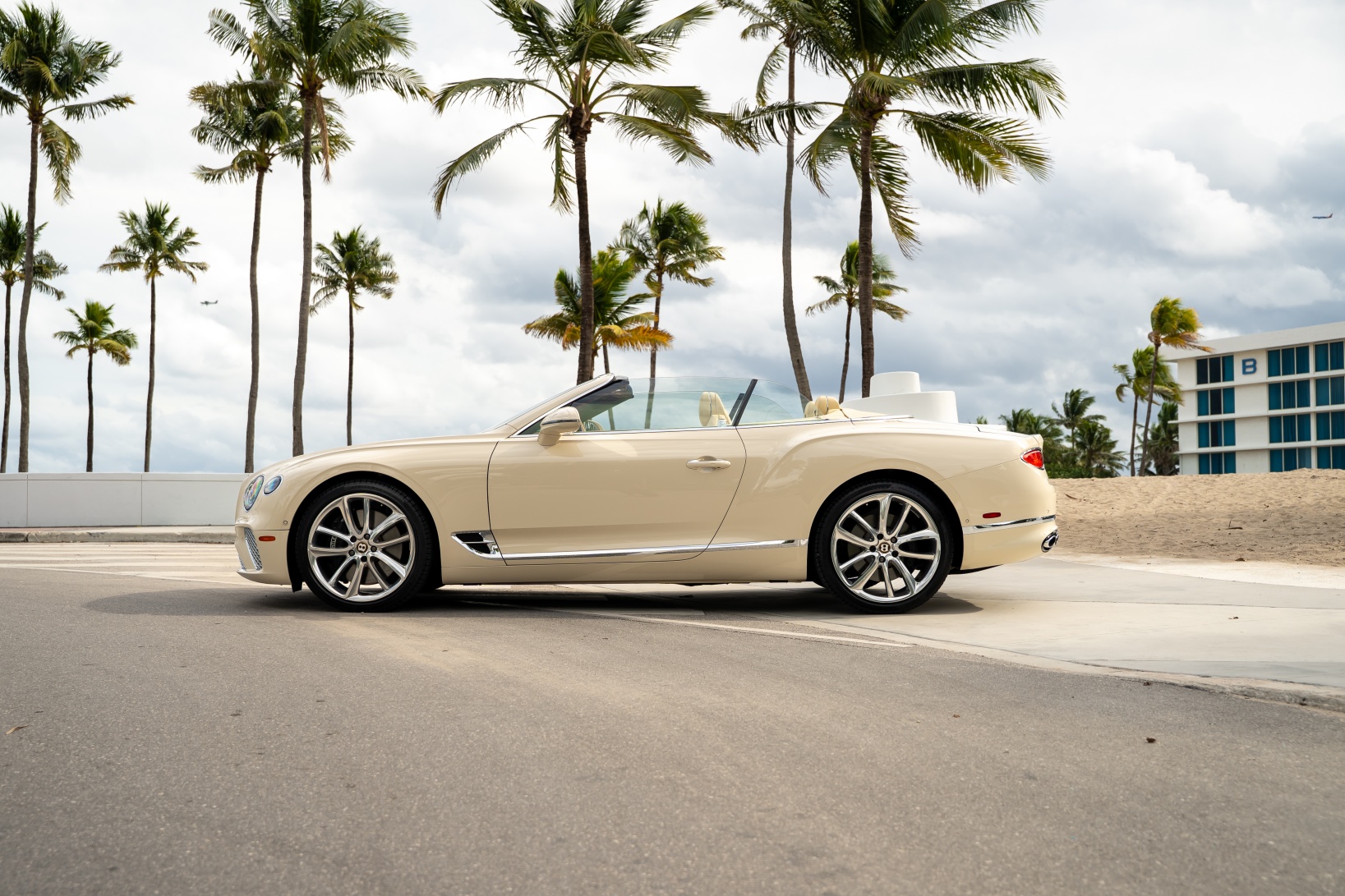 Bentley Continental GTC β Miami Beach palms